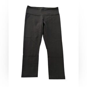 Lululemon 18” Inseam Black Cropped Yoga Leggings Size S